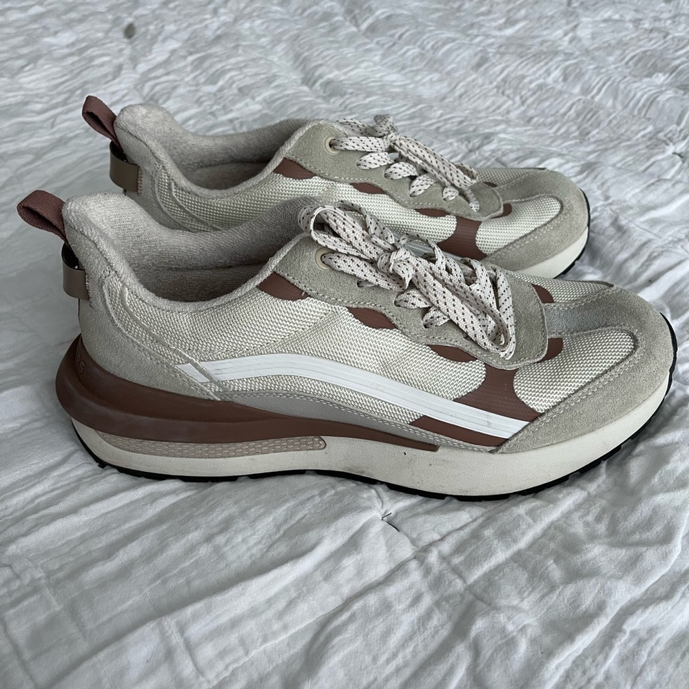 Sketchers women’s memory foam